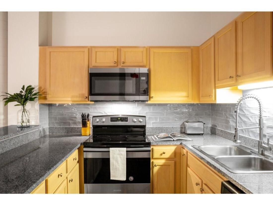 Modern Apartment Close To Everything Cozysuites Indianapolis Ngoại thất bức ảnh